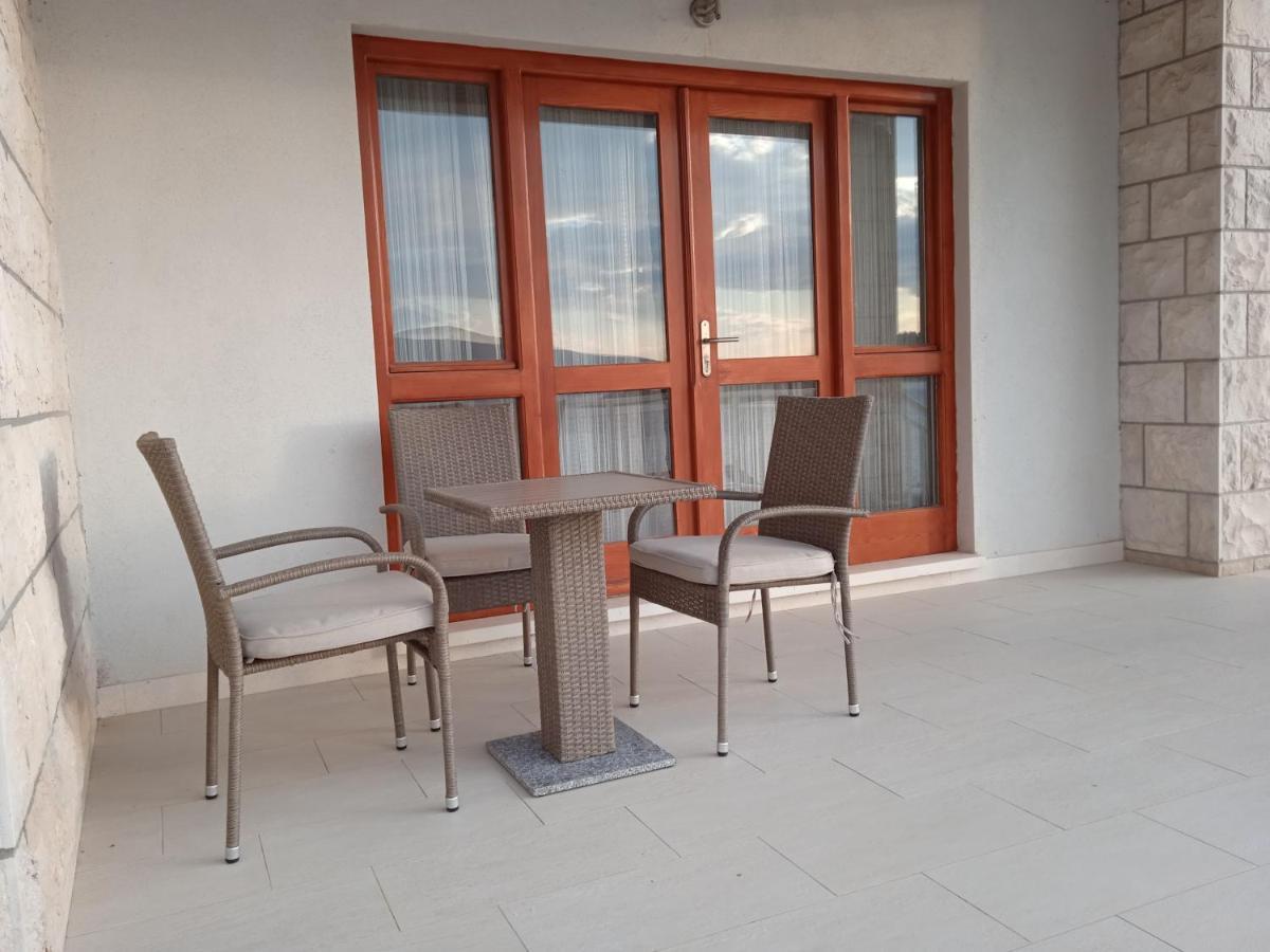 Račišće Apartments Aferdita מראה חיצוני תמונה